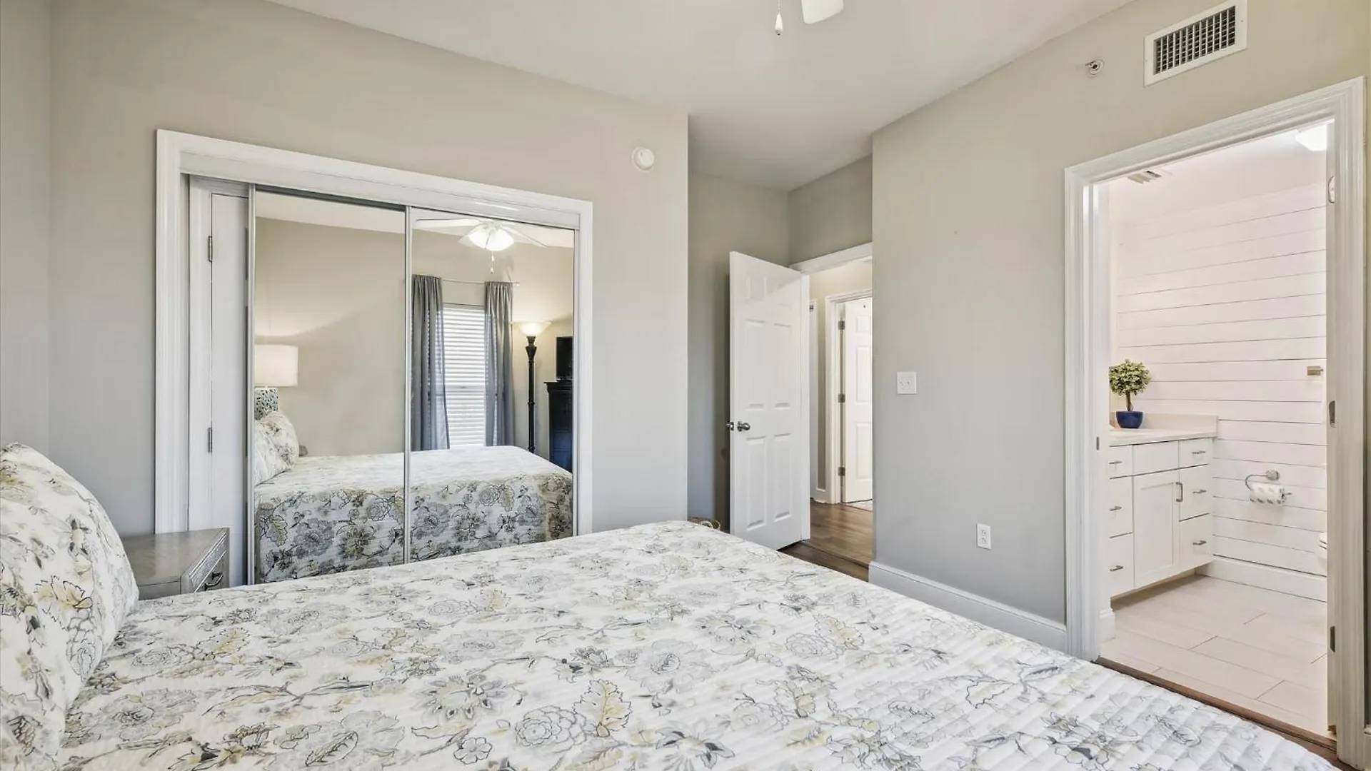 Semesterbostad Majestic Beach Resort 1411-1 By Book That Condo Panama City Beach